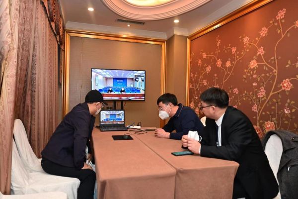 洽谈.jpg 洽谈.jpg
