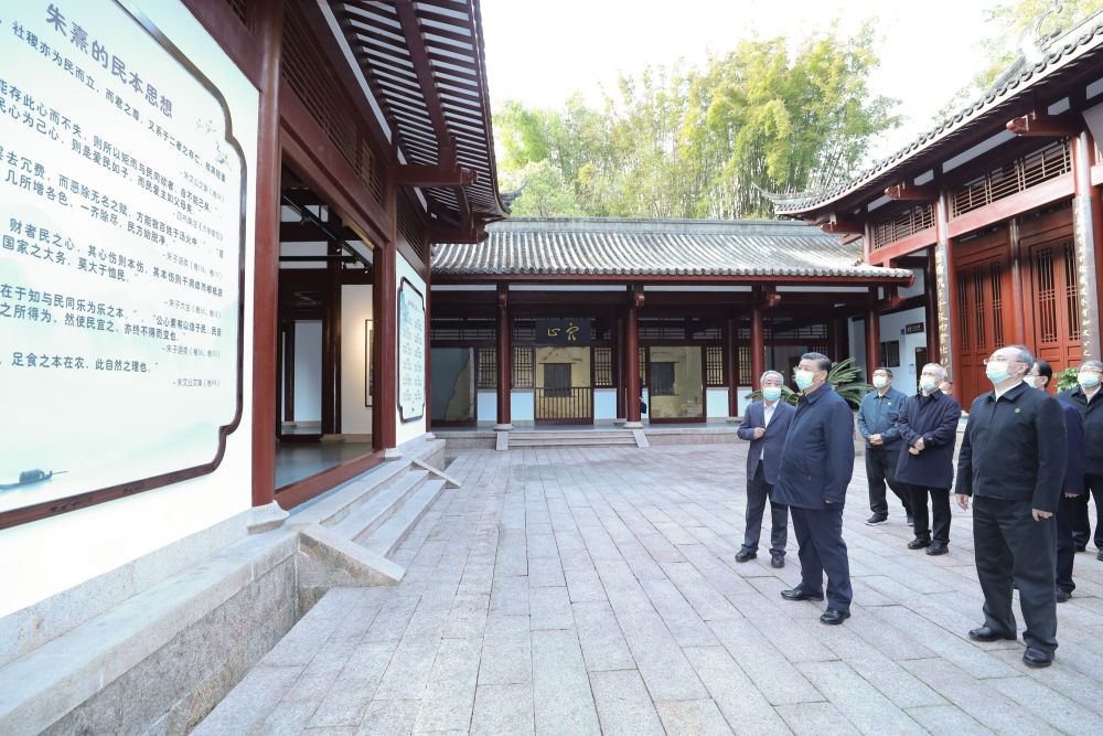 2021年3月22日,习近平在福建省南平武夷山朱熹园,了解朱熹生平及理学研究等情况。新华社记者鞠鹏摄 2021年3月22日,习近平在福建省南平武夷山朱熹园,了解朱熹生平及理学研究等情况。新华社记者鞠鹏摄