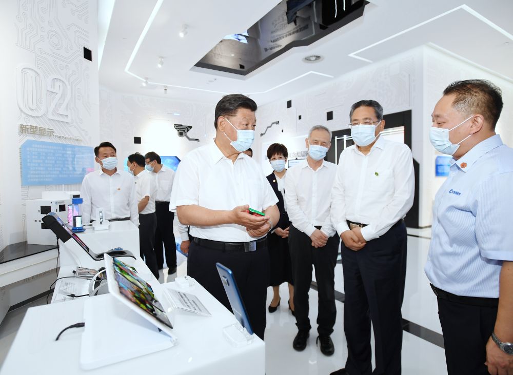 2020年8月19日下午,习近平总书记在安徽省合肥市参观安徽创新馆,了解安徽省科技创新和新兴产业发展情况。